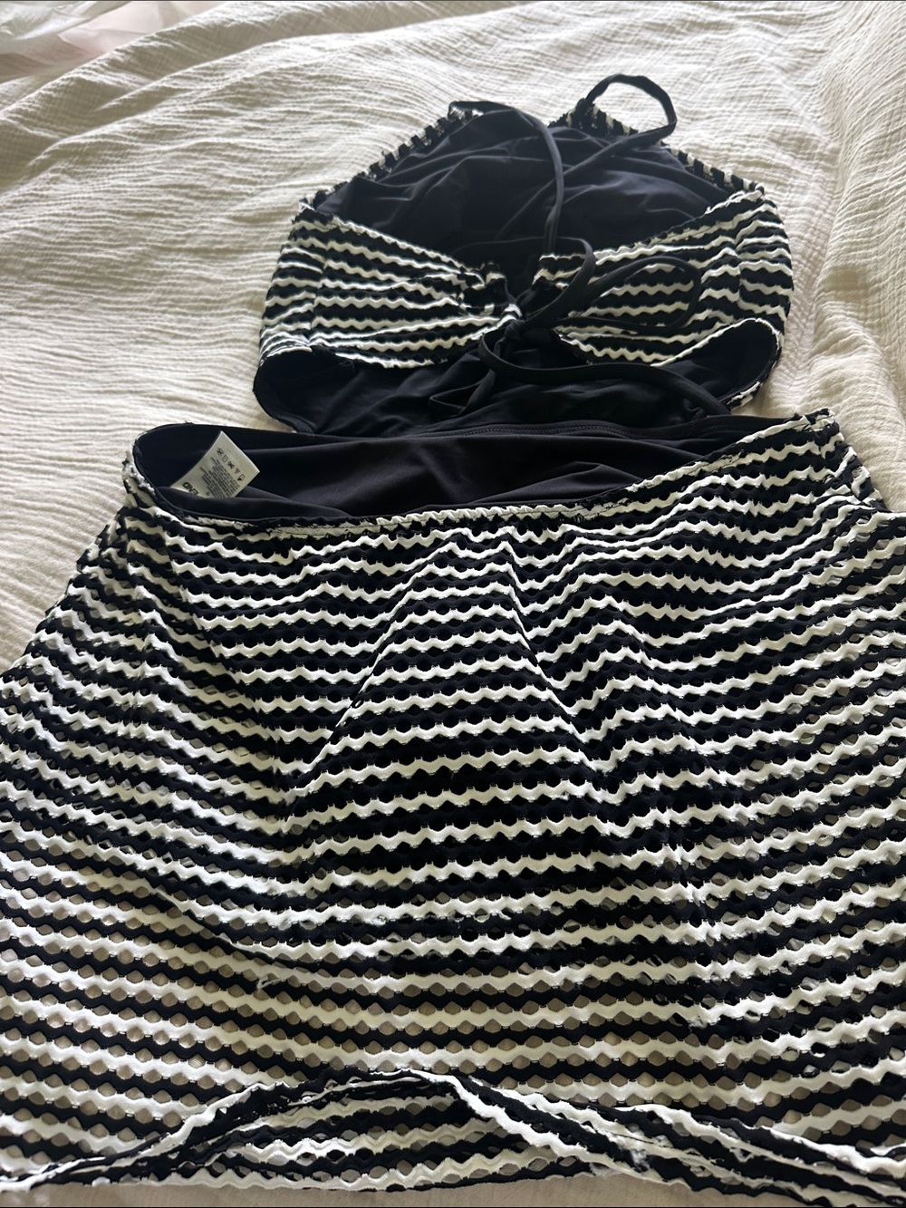 Land’End- Black & White Wave-Stripe Women's swim Dress - Picture 5 of 7